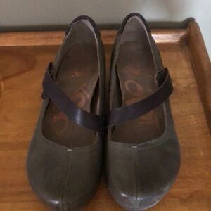 OTBT women’s wedge Salem shoes size 8.5